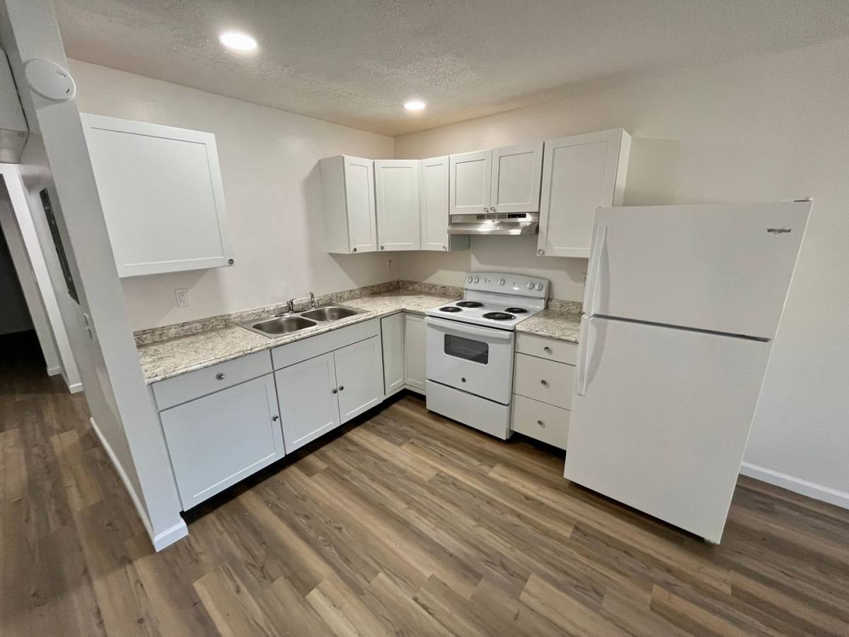 Apartment for rent at 1005 E Grand Ave, Cuba, MO 65453