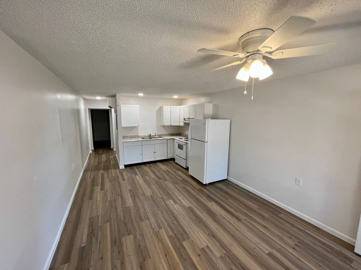 Apartment for rent at 1005 E Grand Ave, Cuba, MO 65453
