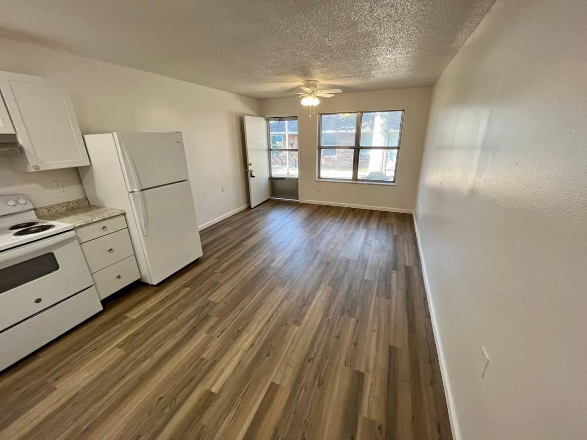 Apartment for rent at 1005 E Grand Ave, Cuba, MO 65453