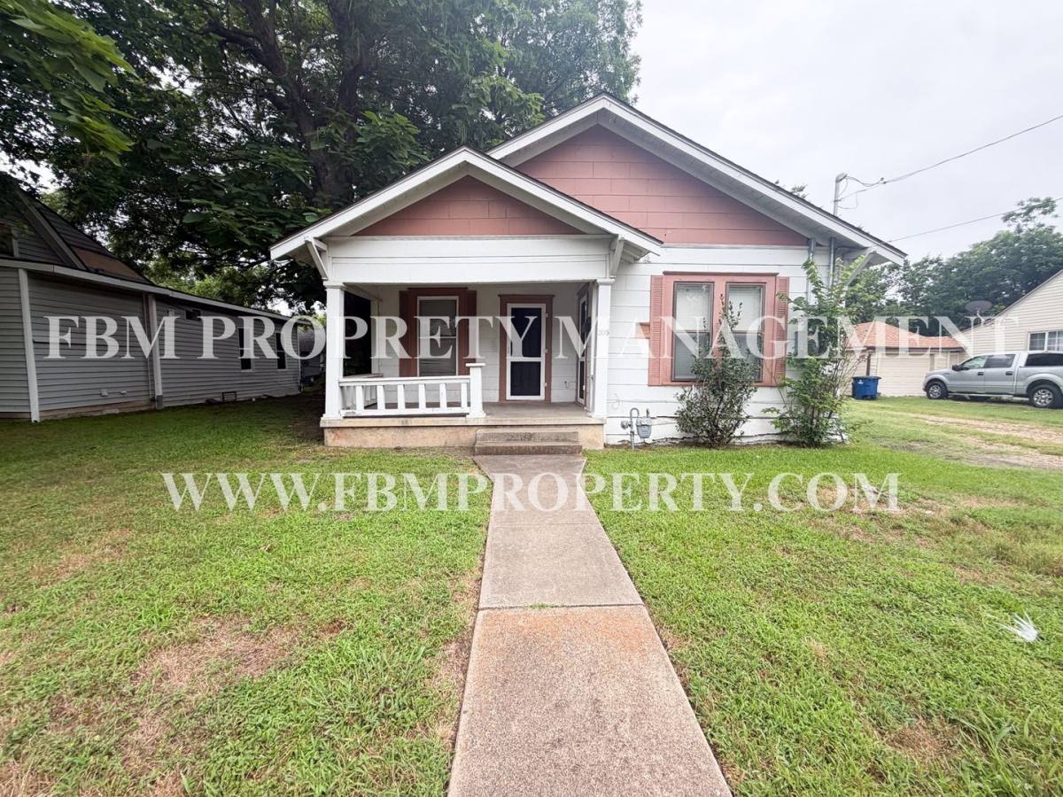 House for rent at 205 W Gilmer St, Ennis, TX 75119