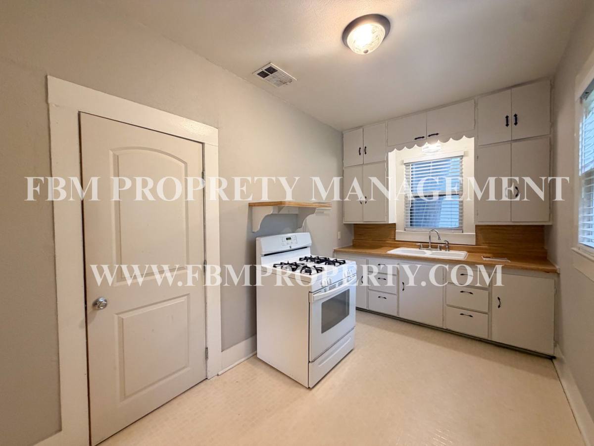 House for rent at 205 W Gilmer St, Ennis, TX 75119