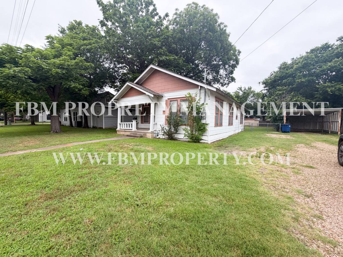 House for rent at 205 W Gilmer St, Ennis, TX 75119
