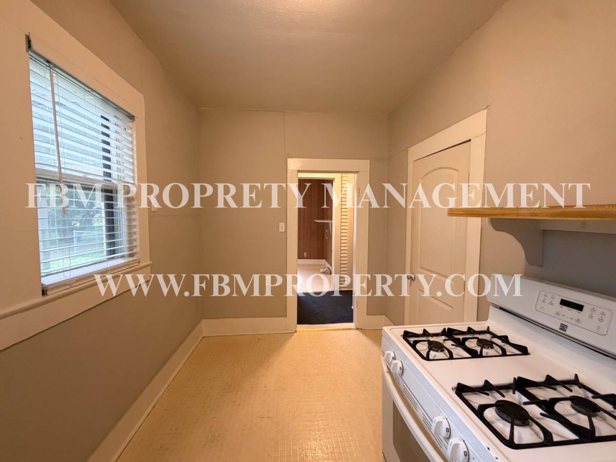 House for rent at 205 W Gilmer St, Ennis, TX 75119