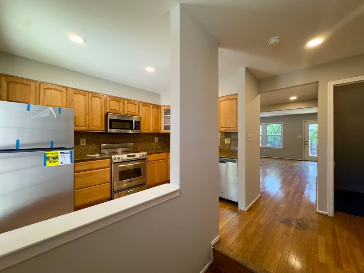 Townhouse for rent at 812 S Paca St, Baltimore, MD 21230