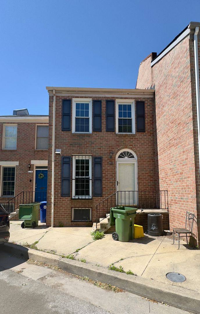 Townhouse for rent at 812 S Paca St, Baltimore, MD 21230