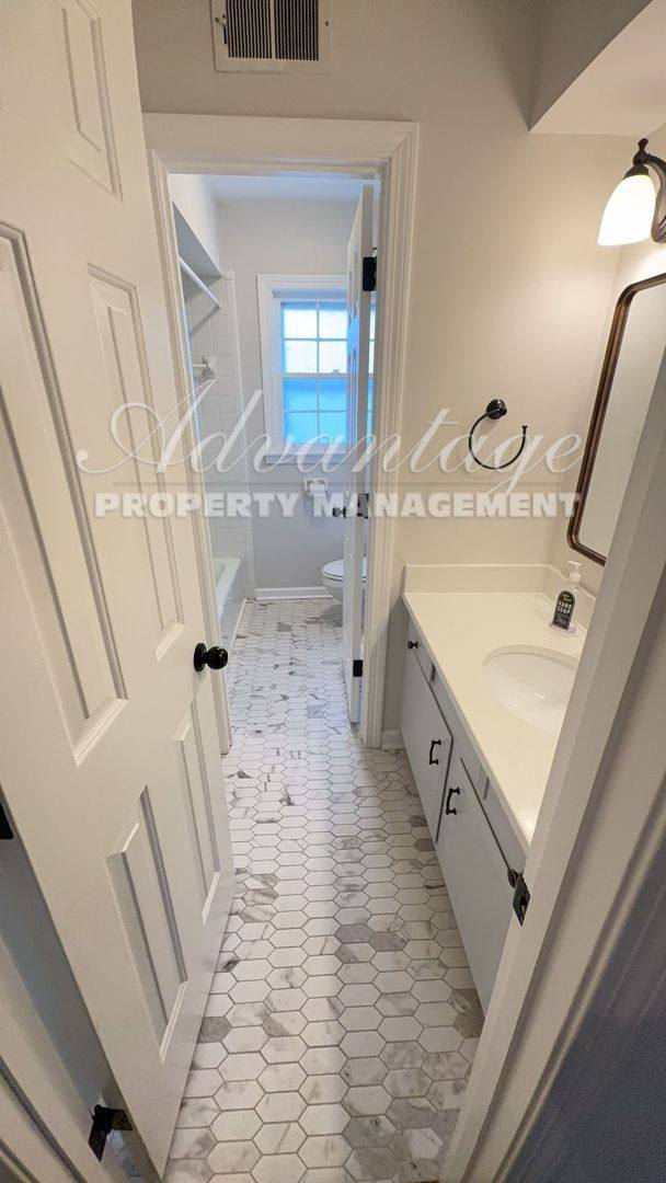 House for rent at 7253 Stamford Dr, Germantown, TN 38138