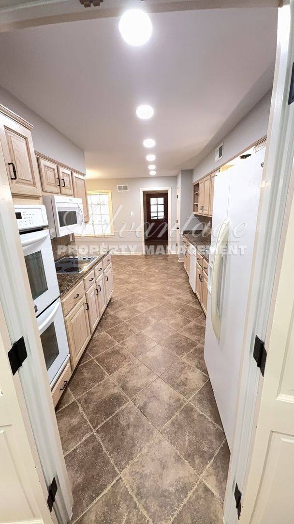 House for rent at 7253 Stamford Dr, Germantown, TN 38138
