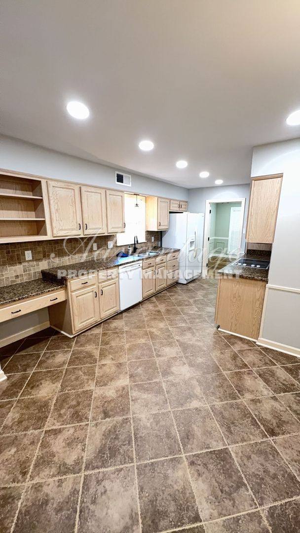 House for rent at 7253 Stamford Dr, Germantown, TN 38138