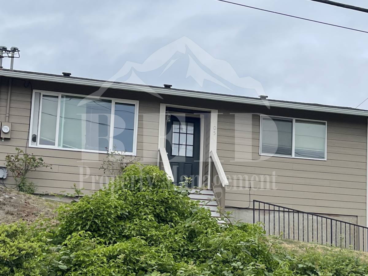 Apartment for rent at 1054 Callahan Dr, Bremerton, WA 98310