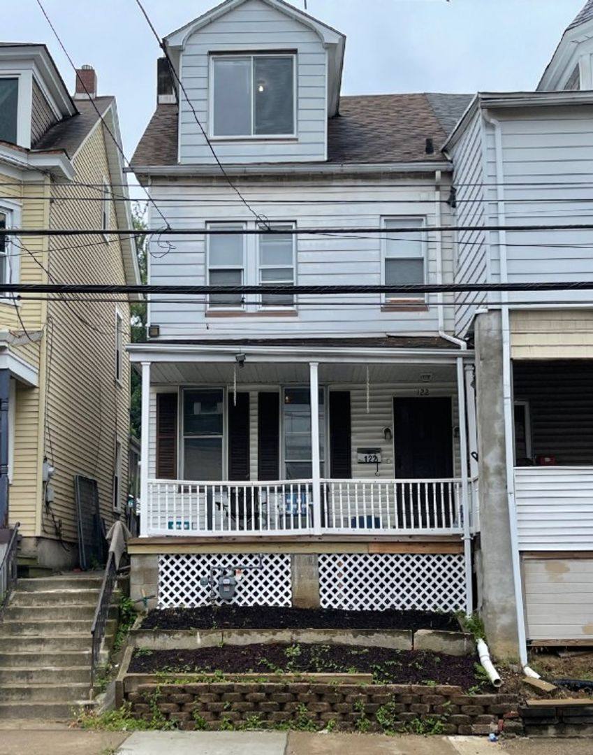 House for rent at 122 N 13th St, Easton, PA 18042