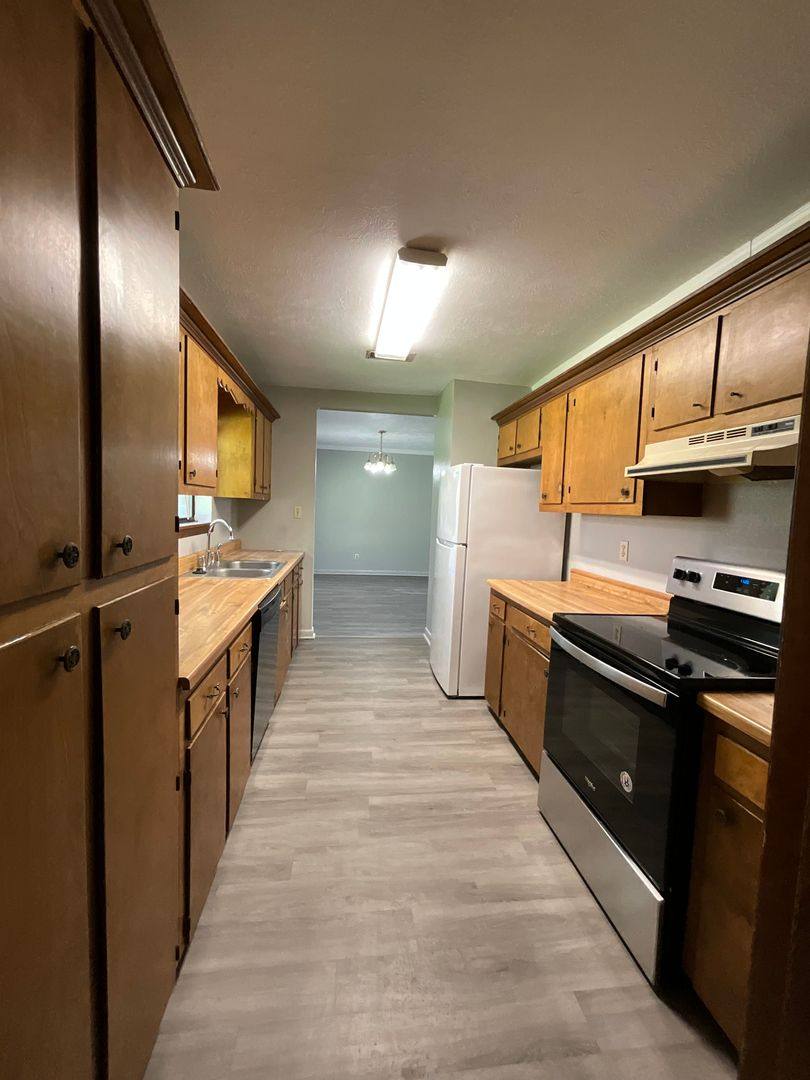 House for rent at 400 S Seventh St, Leesville, LA 71446