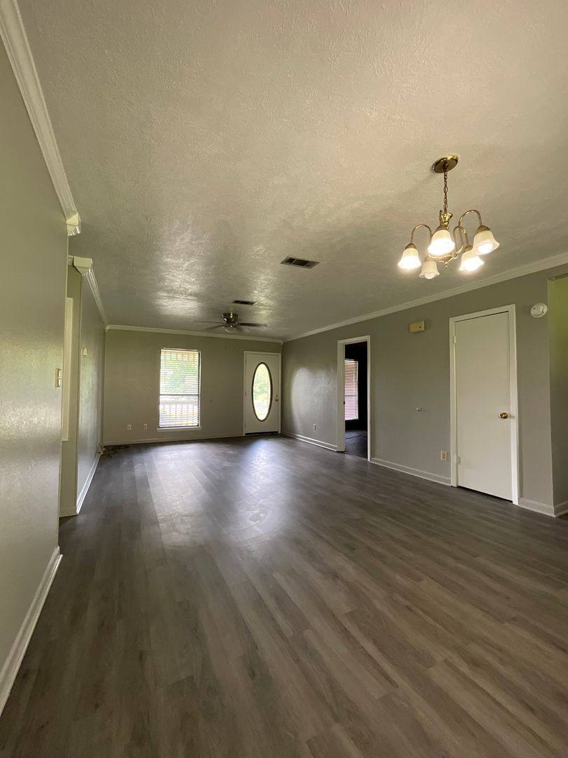 House for rent at 400 S Seventh St, Leesville, LA 71446