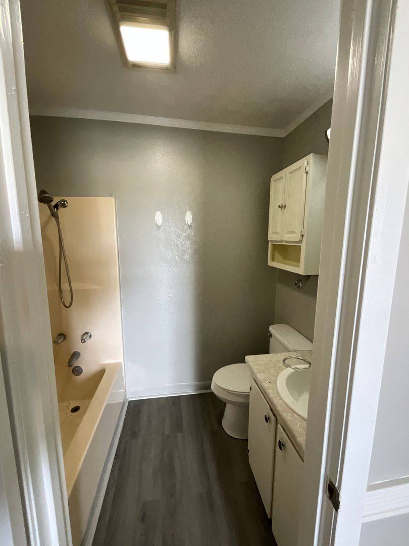 House for rent at 400 S Seventh St, Leesville, LA 71446