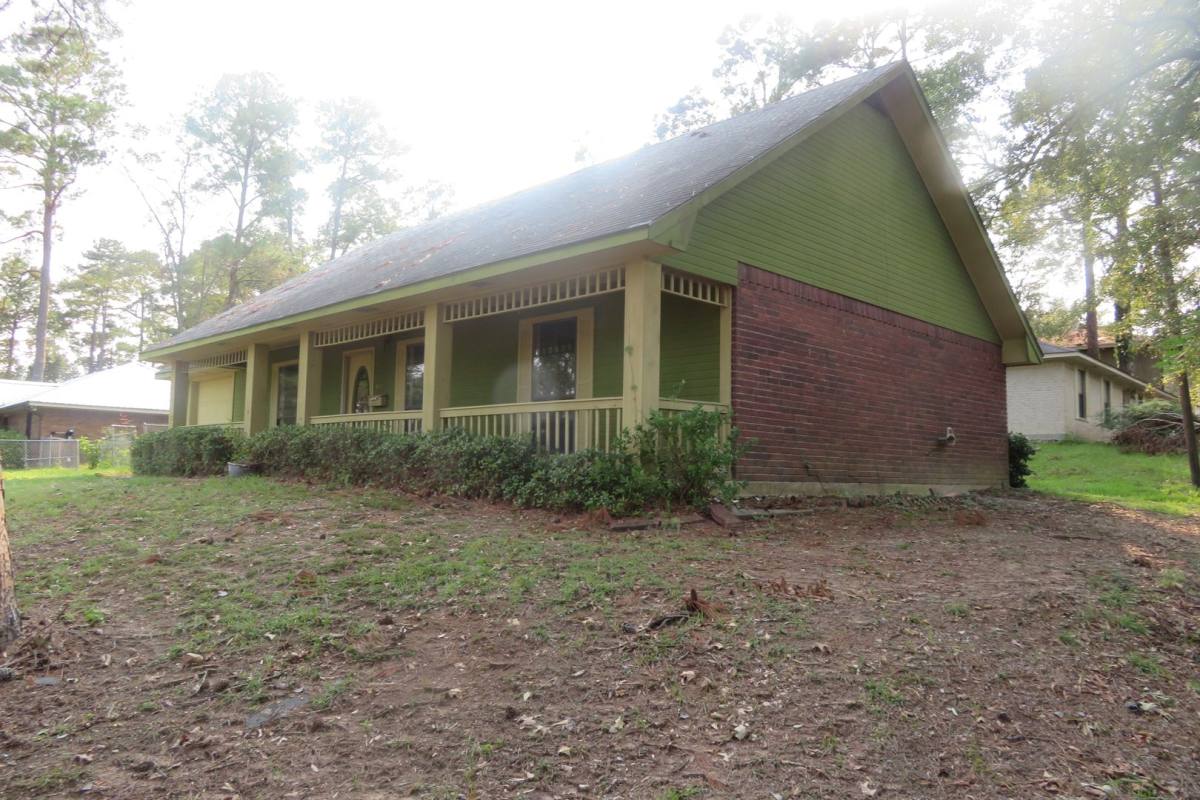 House for rent at 400 S Seventh St, Leesville, LA 71446