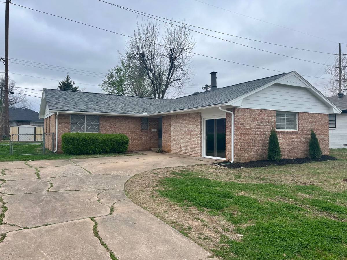 House for rent at 204 Ridgecrest Rd, Edmond, OK 73013
