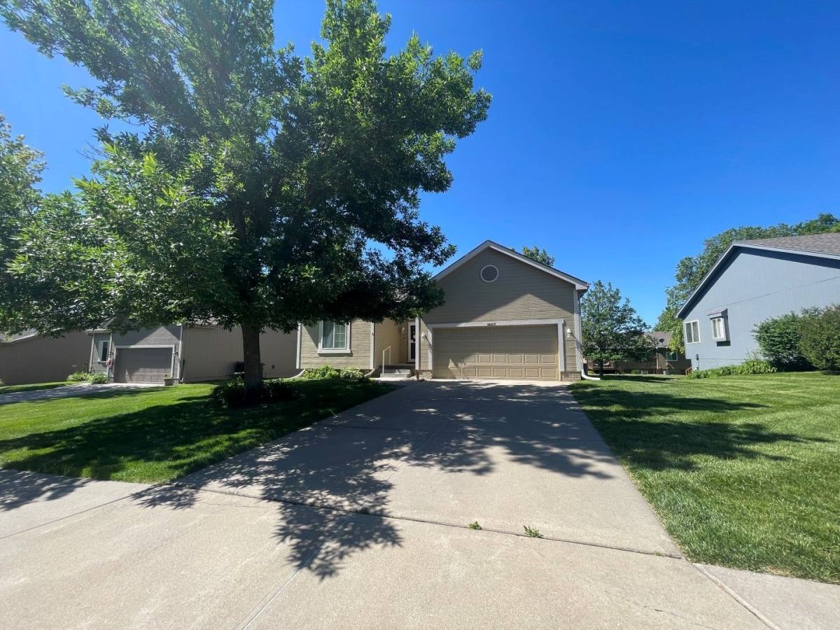 House for rent at 1007 Timberline Dr, Papillion, NE 68046