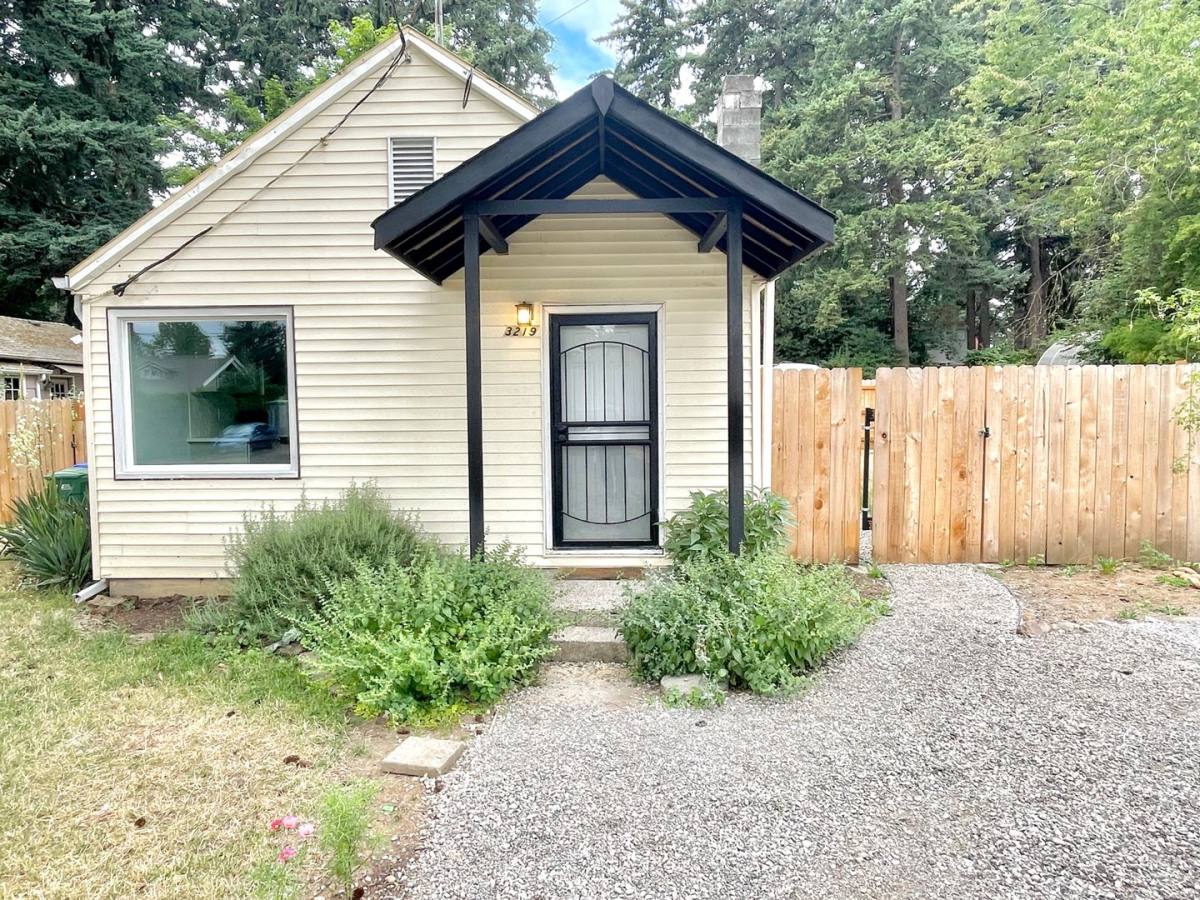 House for rent at 3219 SE 119th Ave, Portland, OR 97266