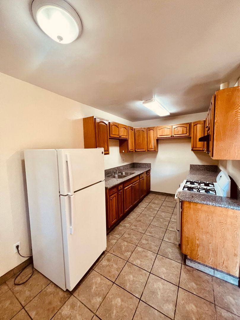 Apartment for rent at 612 W 81st St, Los Angeles, CA 90044