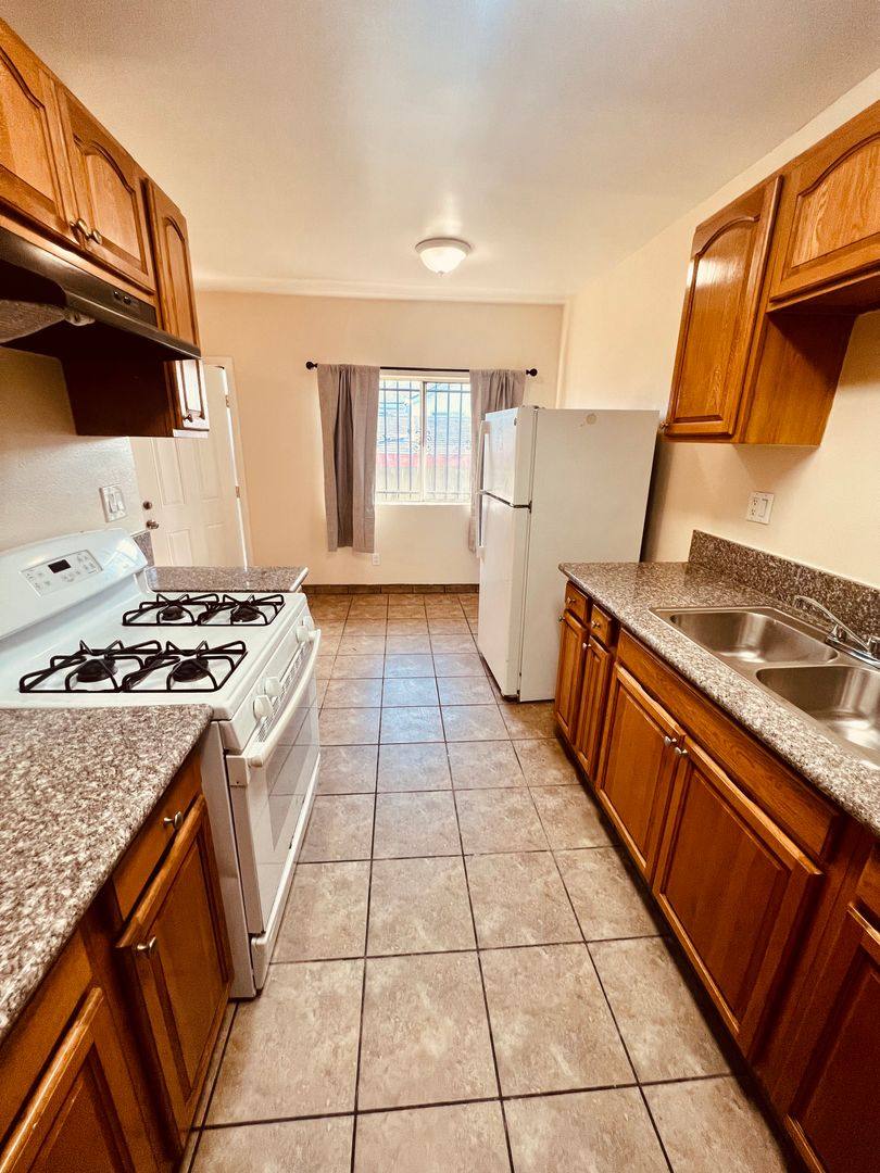 Apartment for rent at 612 W 81st St, Los Angeles, CA 90044