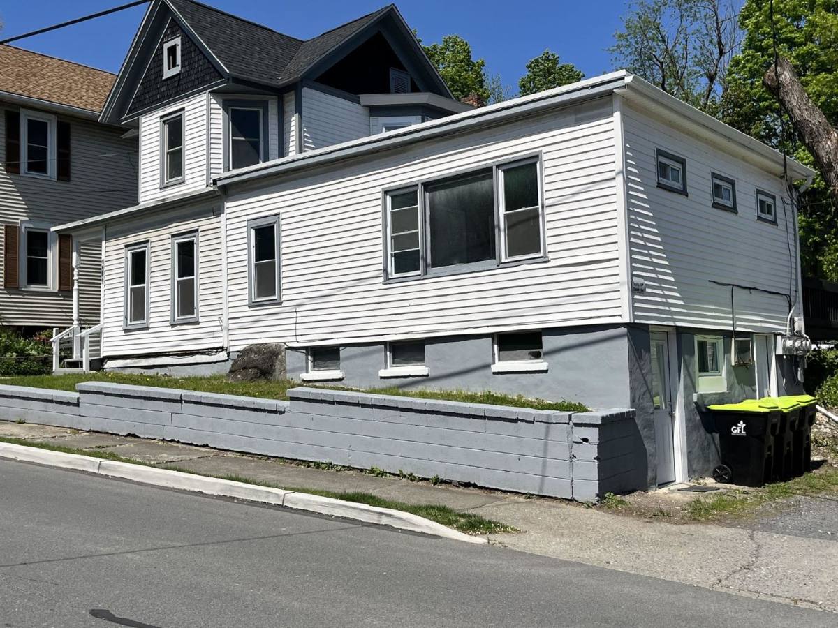 Apartment for rent at 412 N 8th St, Stroudsburg, PA 18360