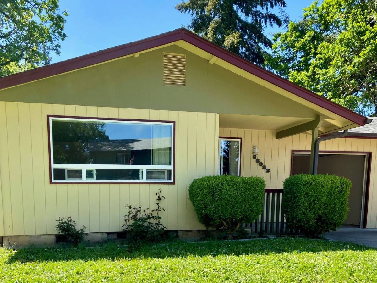 Apartment for rent at 88092-88094 Fifth Ave, Veneta, OR 97487