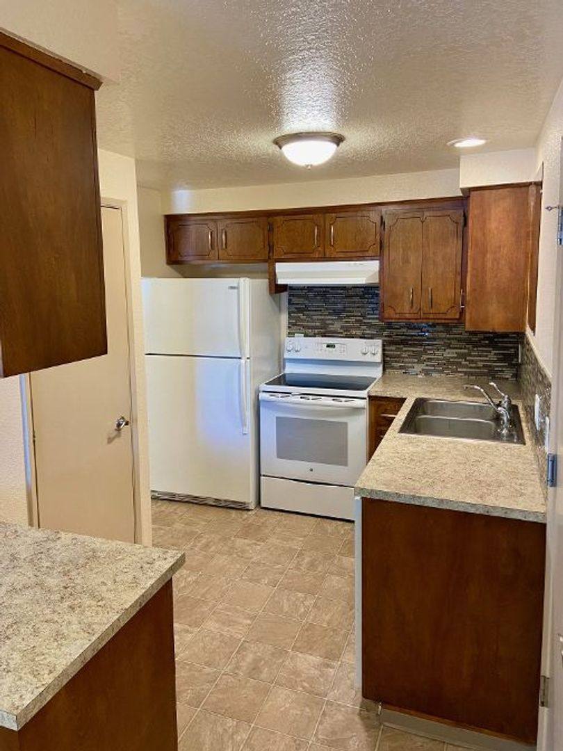 Apartment for rent at 88092-88094 Fifth Ave, Veneta, OR 97487