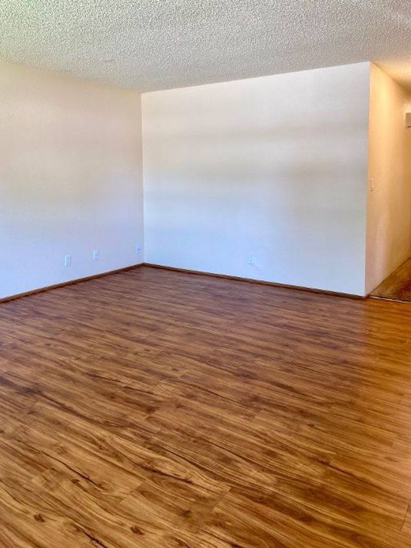 Apartment for rent at 88092-88094 Fifth Ave, Veneta, OR 97487