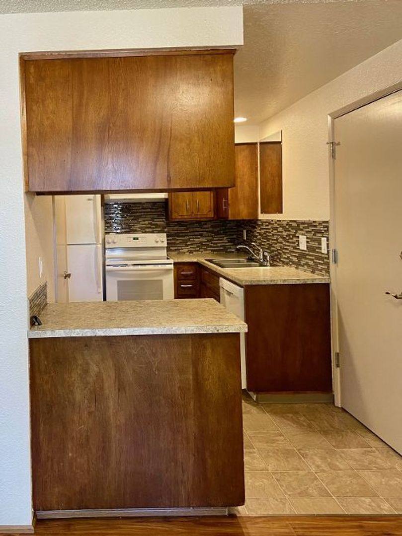 Apartment for rent at 88092-88094 Fifth Ave, Veneta, OR 97487