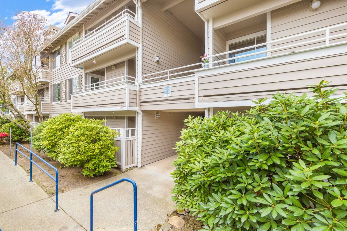 Condo for rent at 14058 NE 181st St #F304, Woodinville, WA 98072