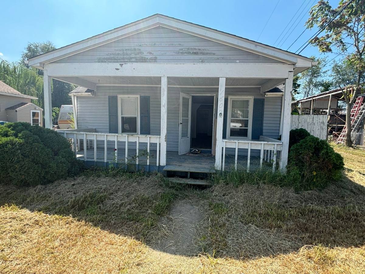 House for rent at 1602 Park St, South Roxana, IL 62087