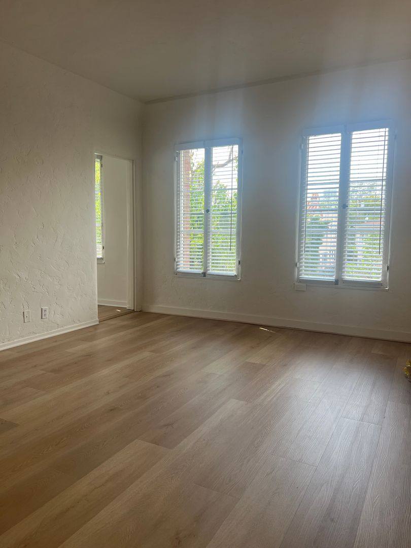 Apartment for rent at 732 S Mansfield Ave, Los Angeles, CA 90036