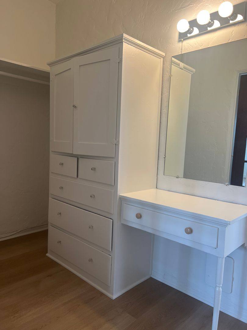 Apartment for rent at 732 S Mansfield Ave, Los Angeles, CA 90036
