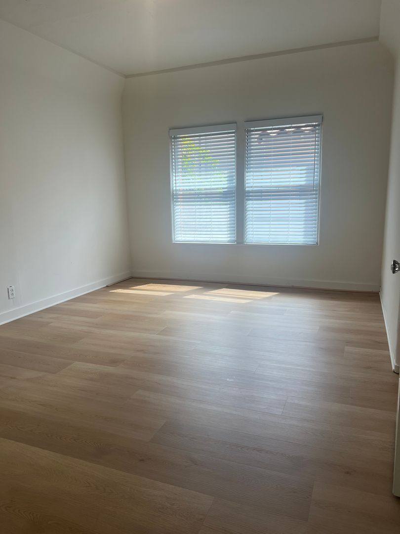 Apartment for rent at 732 S Mansfield Ave, Los Angeles, CA 90036