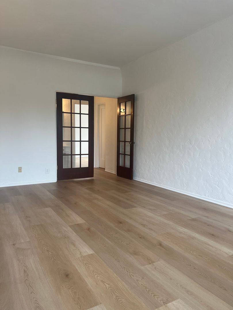 Apartment for rent at 732 S Mansfield Ave, Los Angeles, CA 90036