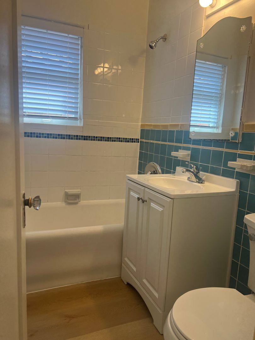 Apartment for rent at 732 S Mansfield Ave, Los Angeles, CA 90036