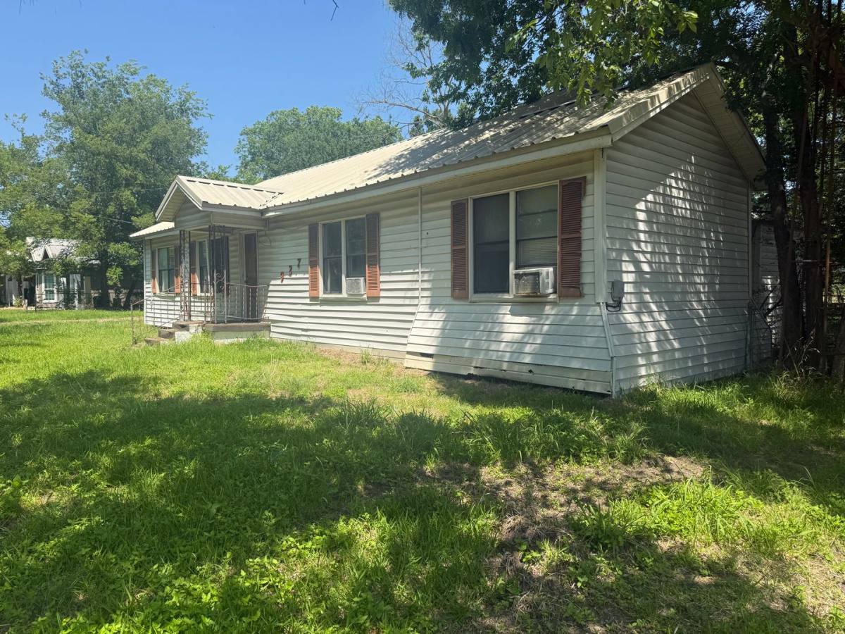 House for rent at 927 E Hopkins, Mexia, TX 76667