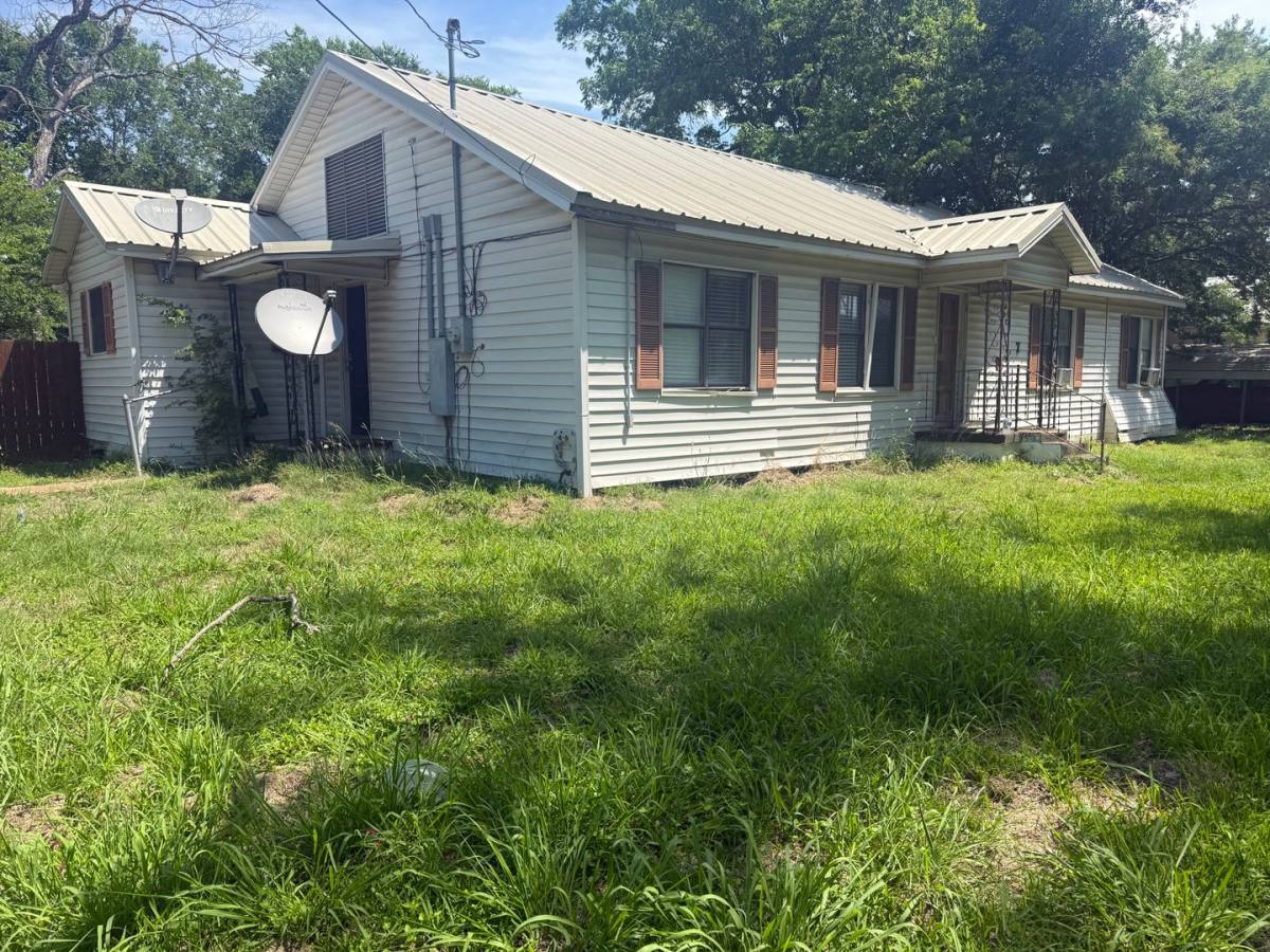 House for rent at 927 E Hopkins, Mexia, TX 76667
