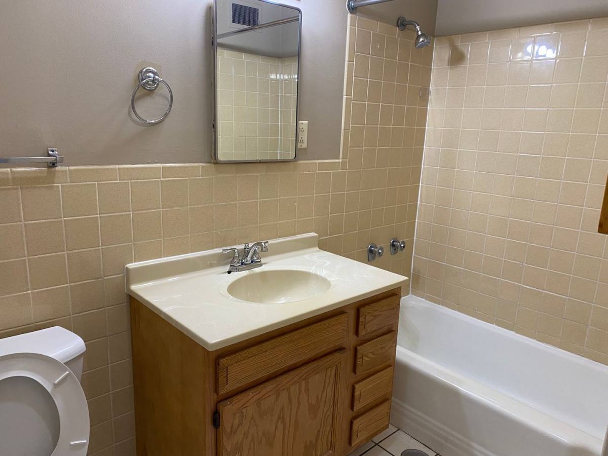 Apartment for rent at 703 Jersey Ave, Bloomington, IL 61701