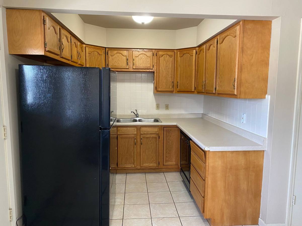 Apartment for rent at 703 Jersey Ave, Bloomington, IL 61701