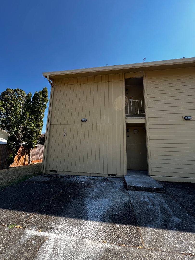 Apartment for rent at 158 N 3rd St, Jefferson, OR 97352