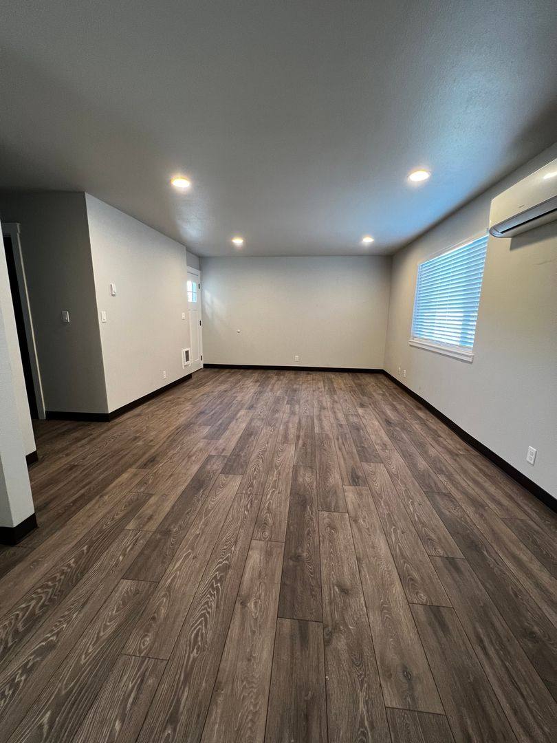 Apartment for rent at 158 N 3rd St, Jefferson, OR 97352