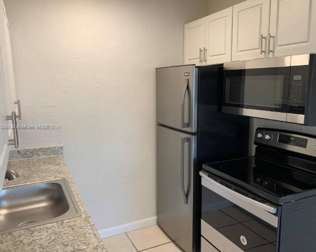 Apartment for rent at 2331 Adams St, Hollywood, FL 33020