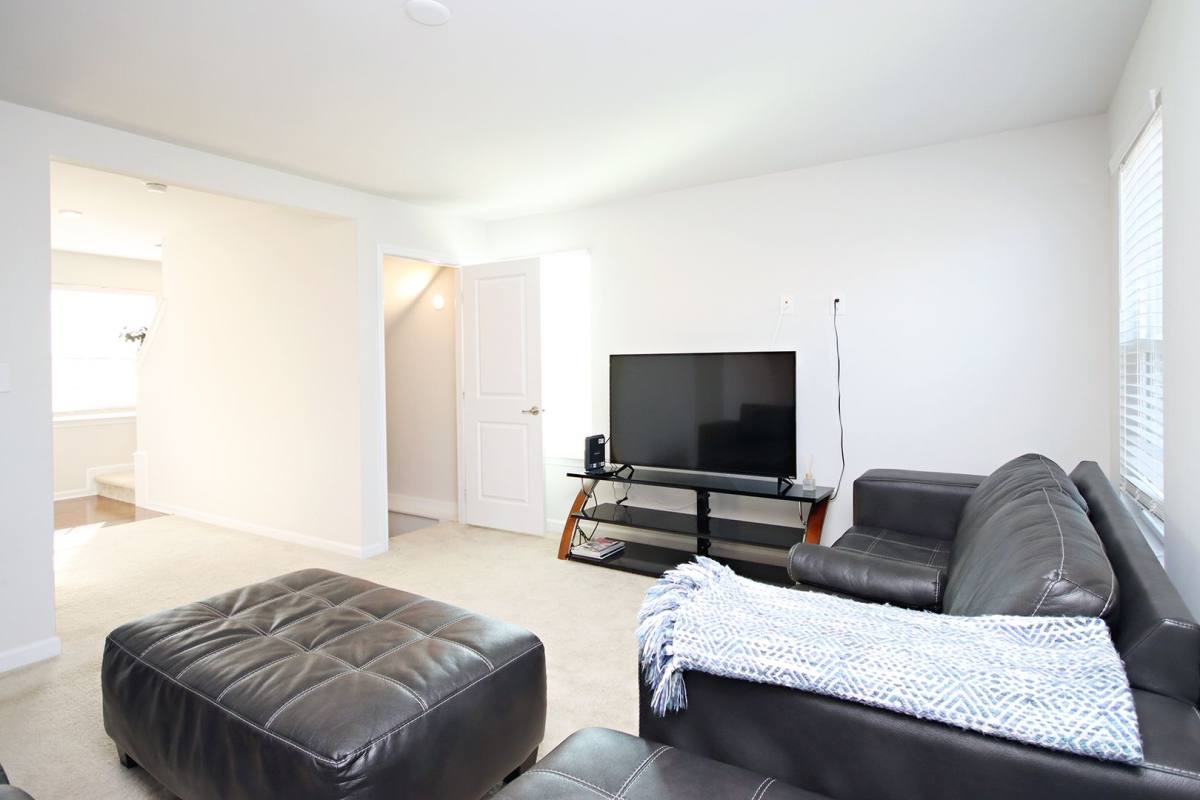 House for rent at 4393 Sunset Dr, Charlottesville, VA 22911