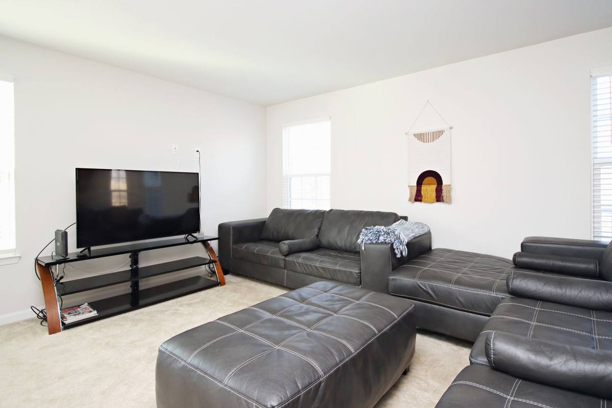 House for rent at 4393 Sunset Dr, Charlottesville, VA 22911