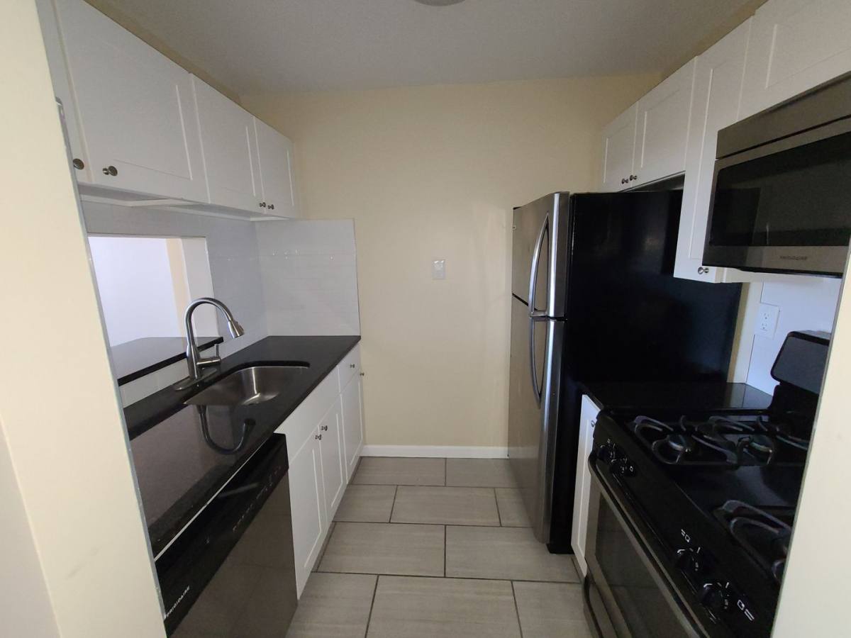 Apartment for rent at 928 Christian St, Philadelphia, PA 19147