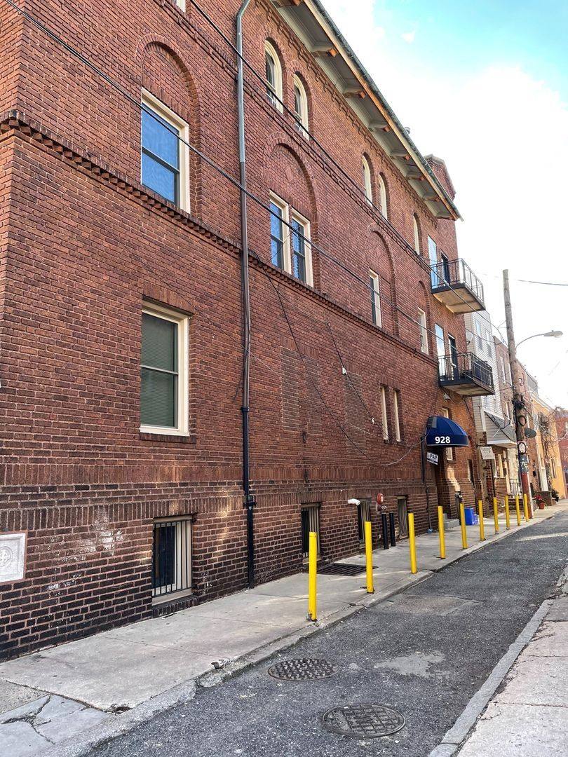 Apartment for rent at 928 Christian St, Philadelphia, PA 19147