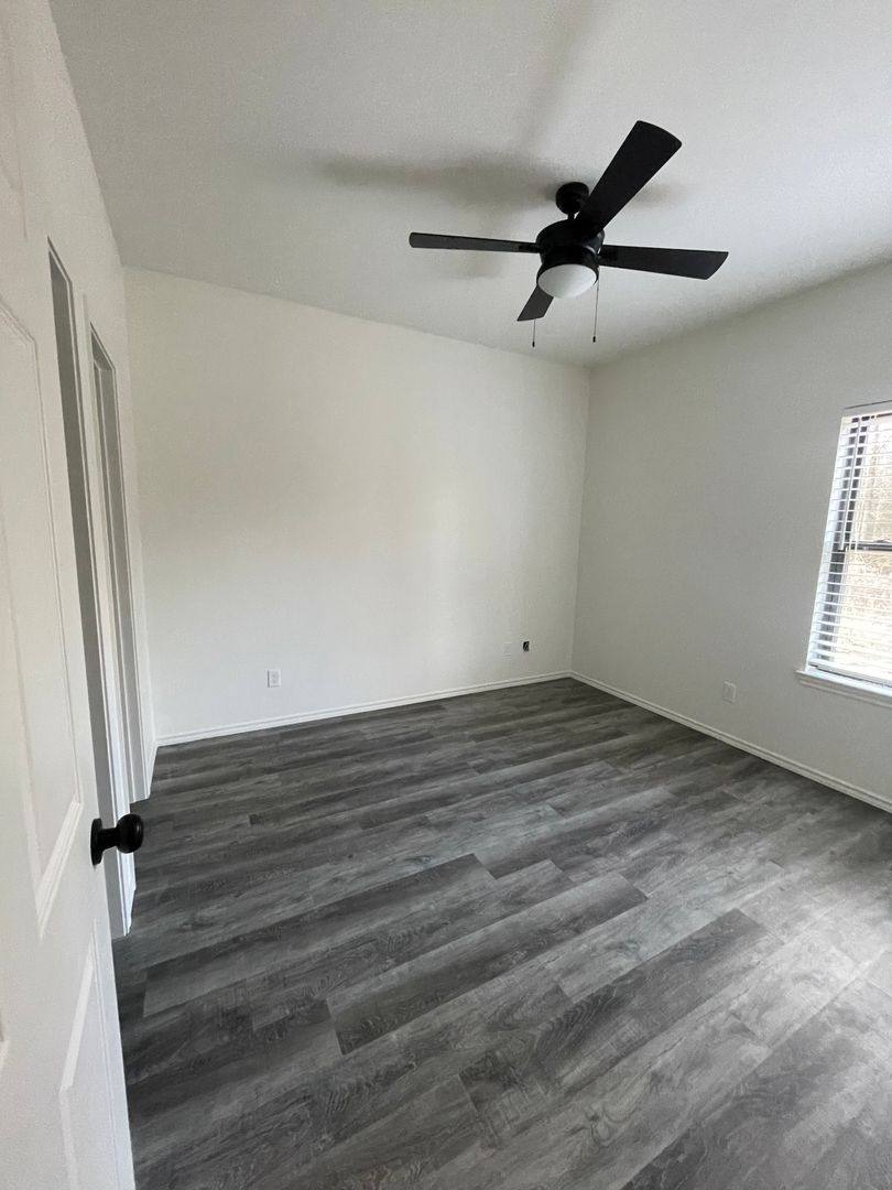 Apartment for rent at 265 & 267 Chisholm Trail, Paris, TX 75462
