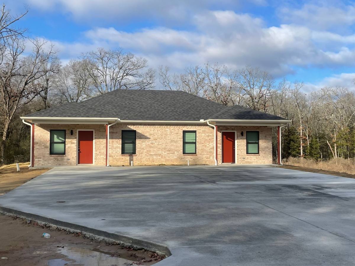 Apartment for rent at 265 & 267 Chisholm Trail, Paris, TX 75462