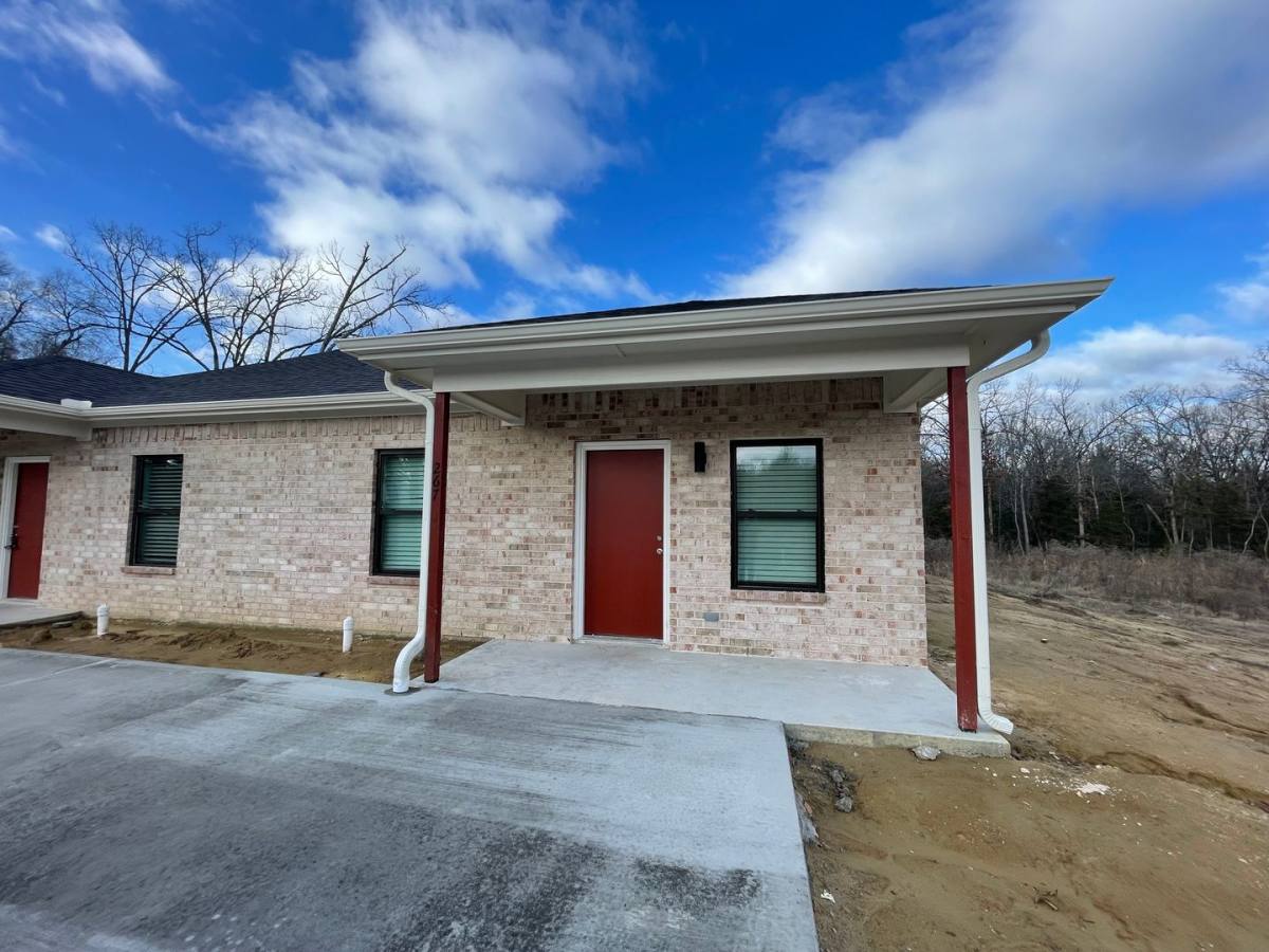 Apartment for rent at 265 & 267 Chisholm Trail, Paris, TX 75462