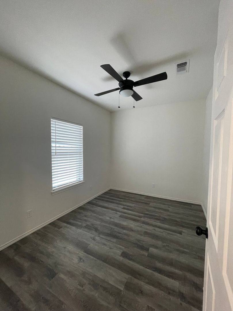 Apartment for rent at 265 & 267 Chisholm Trail, Paris, TX 75462